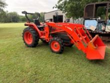 KubotaTractor LA524 front end loader Runs great, ONLY 56 hours *BUYER IS RESPONSIBLE FOR LOADING*