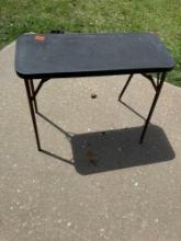 Folding table