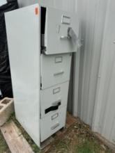 4 Drawer file cabinet *BUYER IS RESPONSIBLE FOR LOADING*