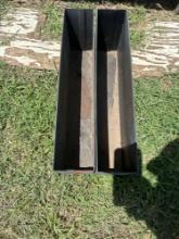 2 metal trays