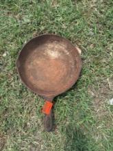 Cast iron pan