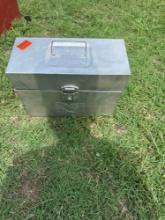 Metal container with lid