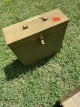 Metal container with lid