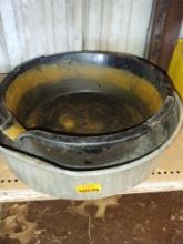 One metal pan, and a plastic pan