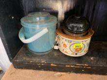2 Small crockpot, ice bucket