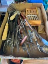 Knife set, misc kitchen utensils