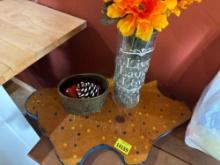 Pig, cutting board, glass vase with artificial flowers, bowl with pottery