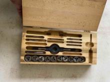 Tap and die set