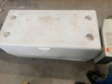 Rubbermaid ice chest