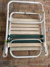 Folding lawn chair