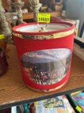Ice bucket with lid