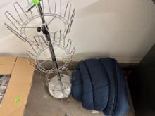 Metal shoe hanger, and sleeping bag