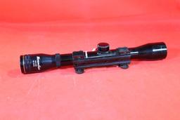 Western Field 4x32 rifle scope with fine crosshairs and rail and scope rings. Used in good
