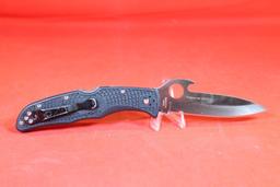 Spyderco Endura Emerson opener locking blade pocket knife with ambidextrous thumb hole opener and