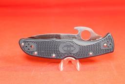 Spyderco Endura Emerson opener locking blade pocket knife with ambidextrous thumb hole opener and