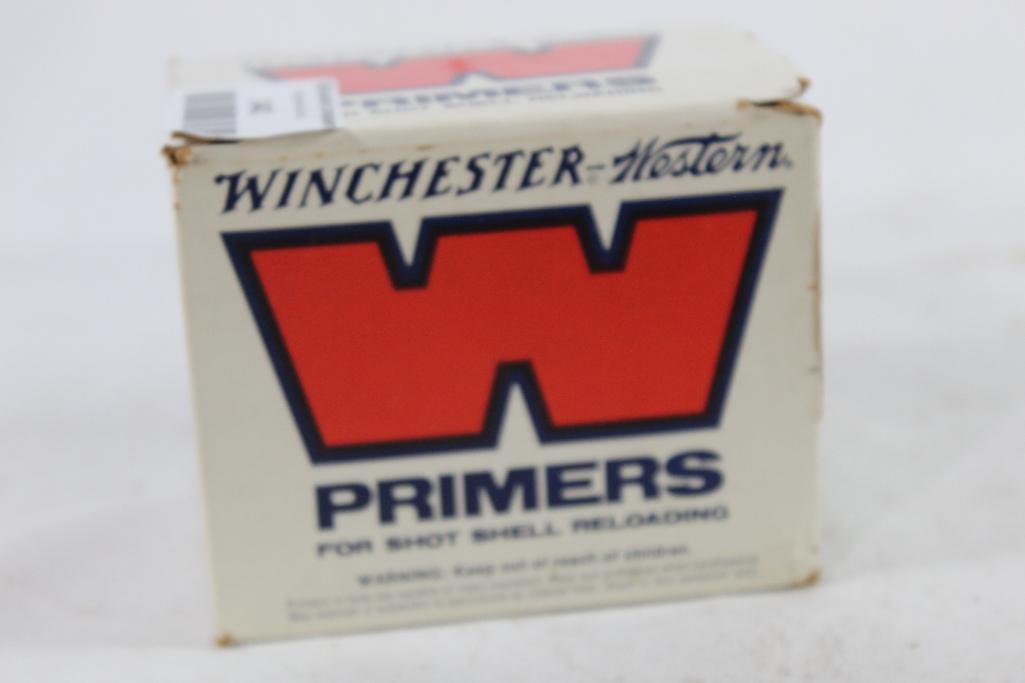 One box of Winchester Primers for shotshell reloading, 900 count