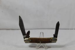 Henckels Stockman with 2.25 inch main blade. Stag scales. Has one blade broken.