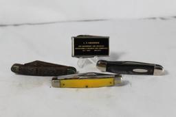 Small two blade Colonial Range, small three blade Stockman with yellow scales, small two blade