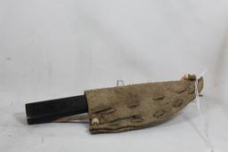 Sheath knife with 4.0 inch blade in leather sheath. Good condition.