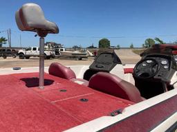 Skeeter Bass Boat 2001 Model with Yamaha V Max 150hp motor 2001 model. 18.5' length. Has Minn Kota