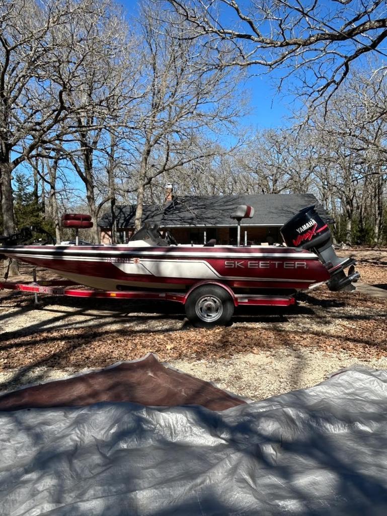 Skeeter Bass Boat 2001 Model with Yamaha V Max 150hp motor 2001 model. 18.5' length. Has Minn Kota