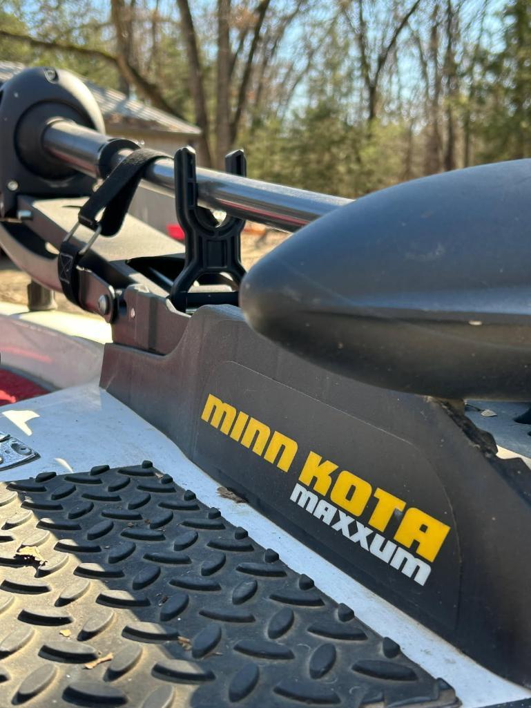 Skeeter Bass Boat 2001 Model with Yamaha V Max 150hp motor 2001 model. 18.5' length. Has Minn Kota