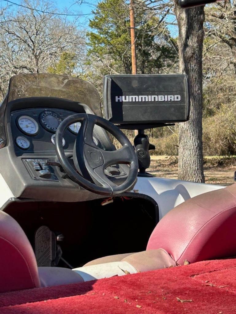 Skeeter Bass Boat 2001 Model with Yamaha V Max 150hp motor 2001 model. 18.5' length. Has Minn Kota