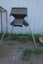 All Seasons Feeders four sided feeder on legs
