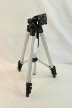 One adjustable leg tripod.