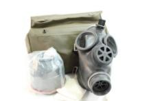 One Swiss civilian SM-67 gas mask and rubberized carry case