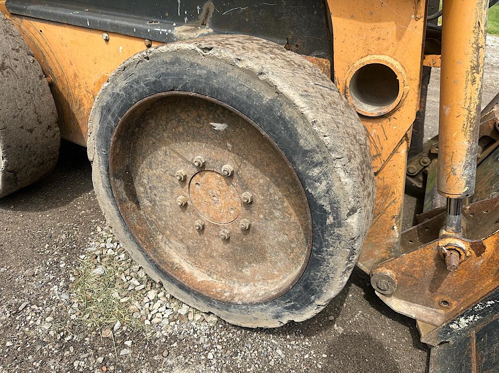 CASE 60XT SKID LOADER