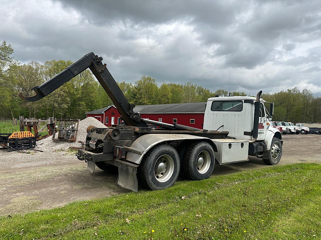 2000 INTERNATIONAL 4900 6x4