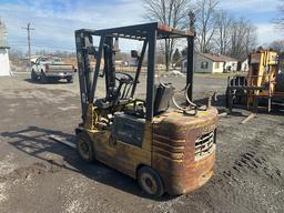 CATERPILLAR GC25 TOW MOTOR