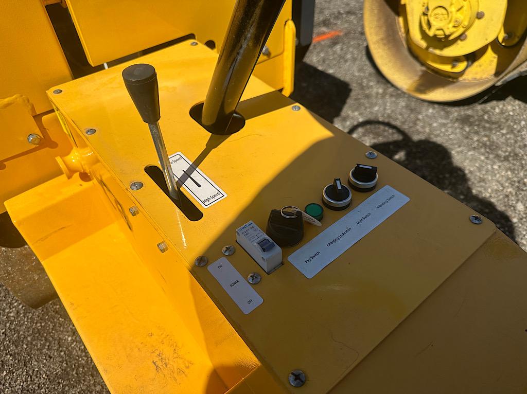 TRANER TR850 VIBRATORY ROLLER