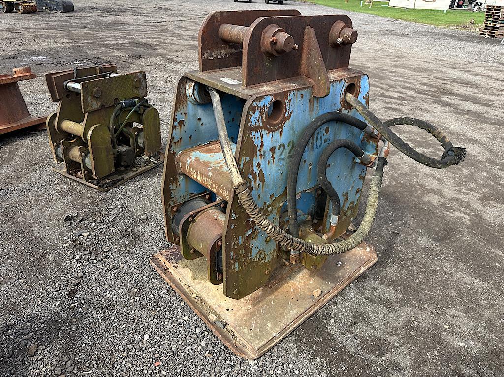 EXCAVATOR PLATE COMPACTOR