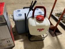 RUBBERMAID COOLER/ SOLO BACKPACK SPRAYER