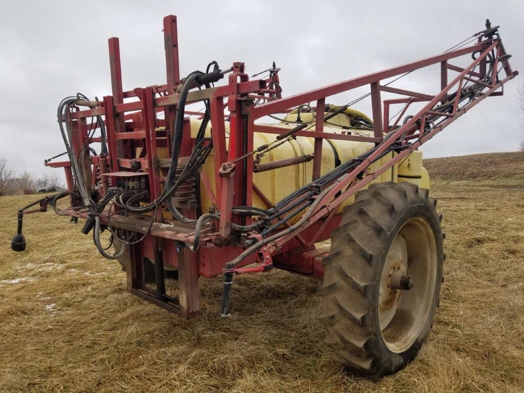 Hardi 1000-gallon pull-type Sprayer