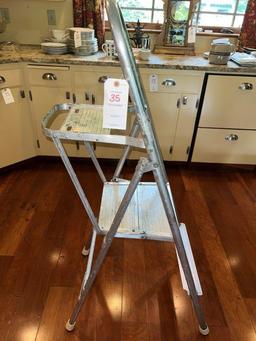 Alum. 4.5' Step Ladder