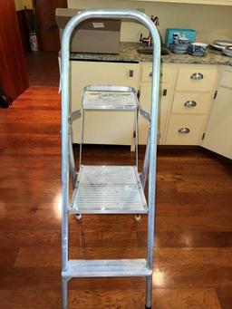 Alum. 4.5' Step Ladder