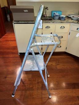 Alum. 4.5' Step Ladder