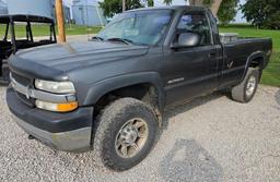 2002 Chevy 2500HD Regular Cab 4X4 Pickup