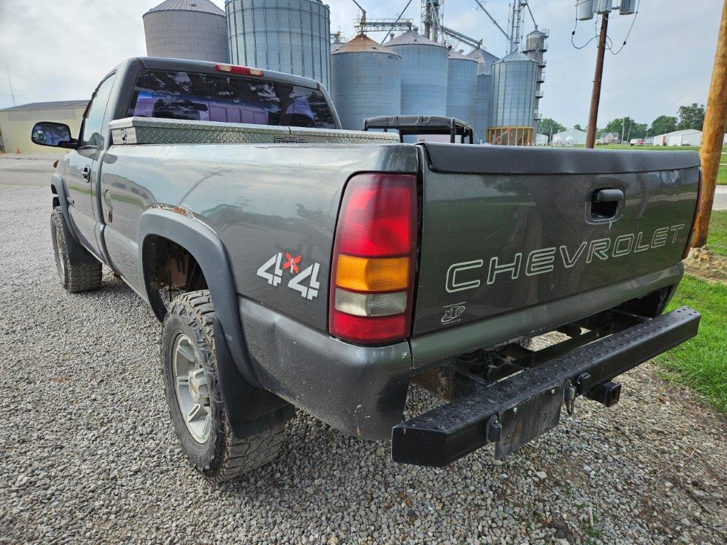 2002 Chevy 2500HD Regular Cab 4X4 Pickup