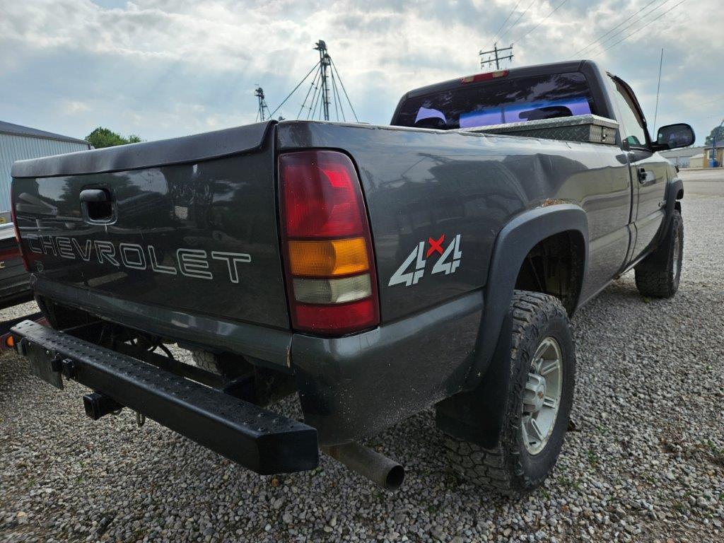 2002 Chevy 2500HD Regular Cab 4X4 Pickup