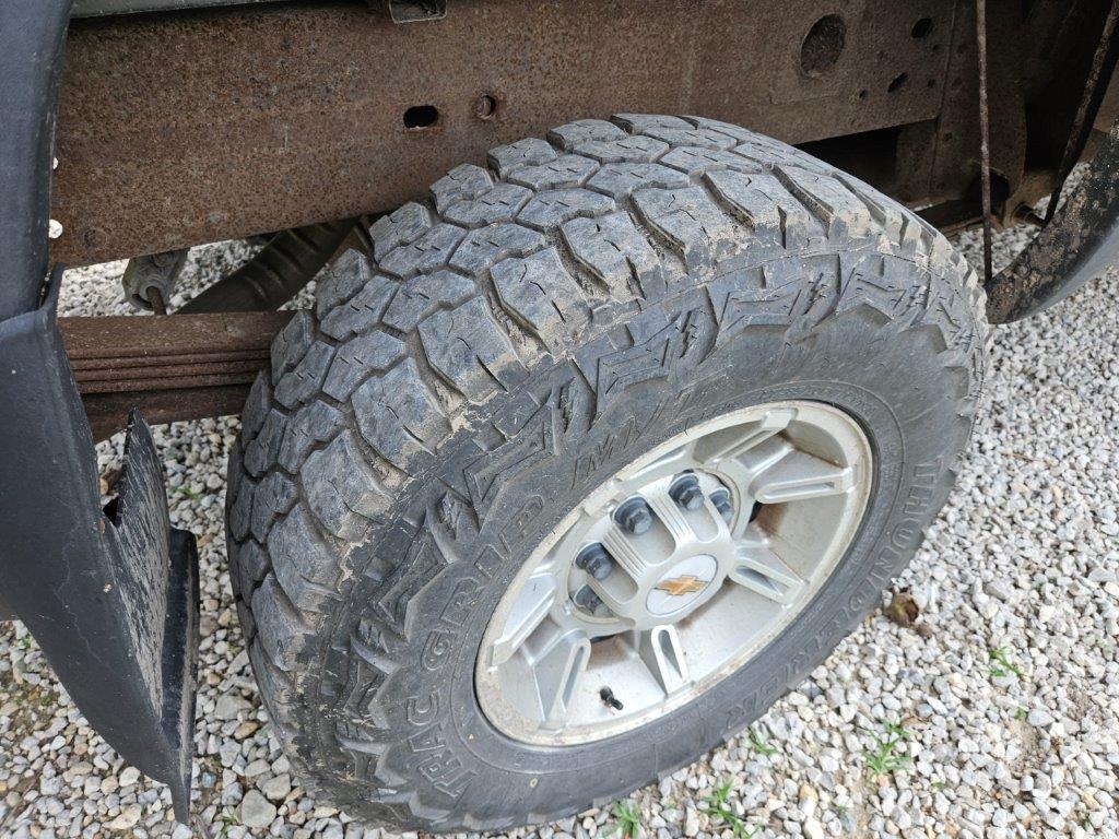 2002 Chevy 2500HD Regular Cab 4X4 Pickup