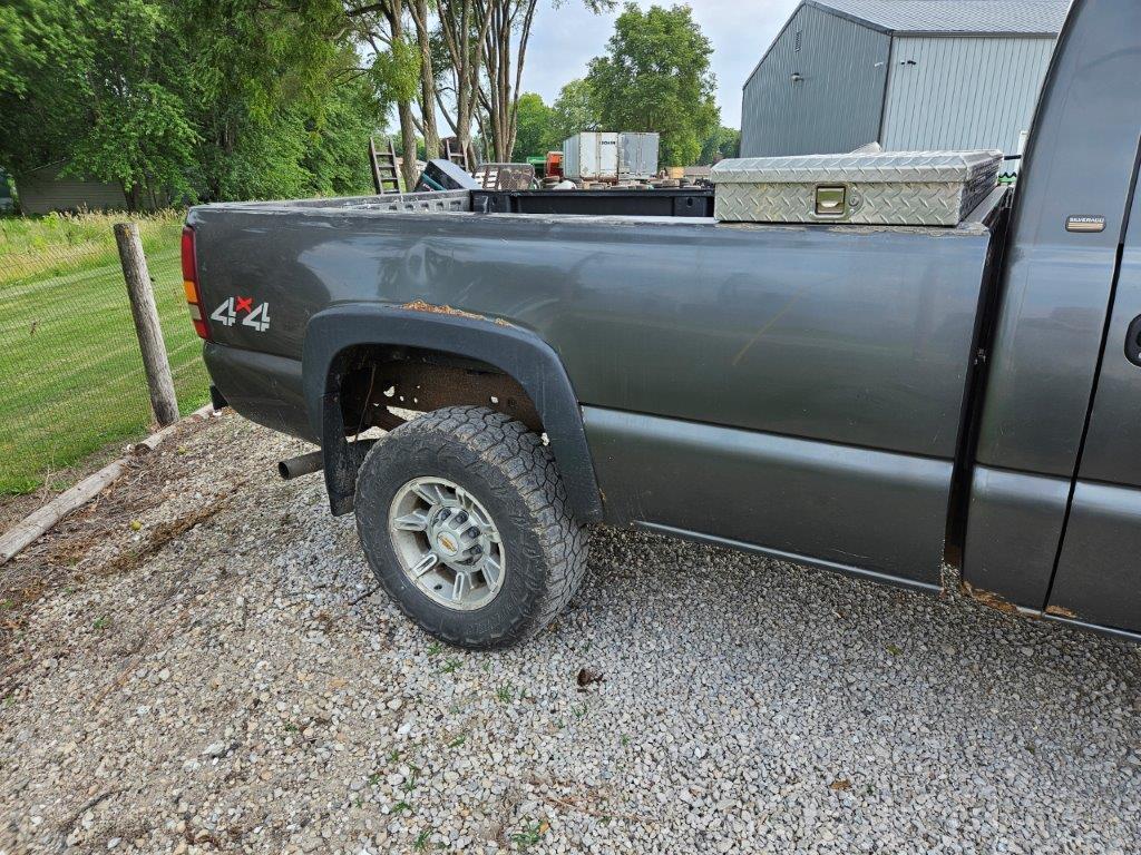 2002 Chevy 2500HD Regular Cab 4X4 Pickup