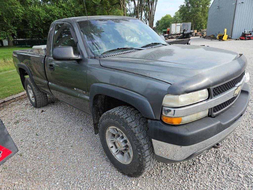 2002 Chevy 2500HD Regular Cab 4X4 Pickup
