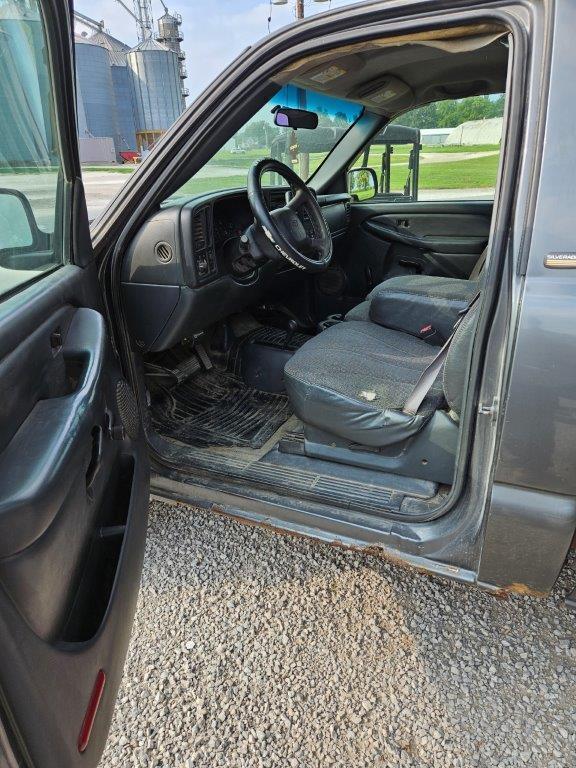 2002 Chevy 2500HD Regular Cab 4X4 Pickup