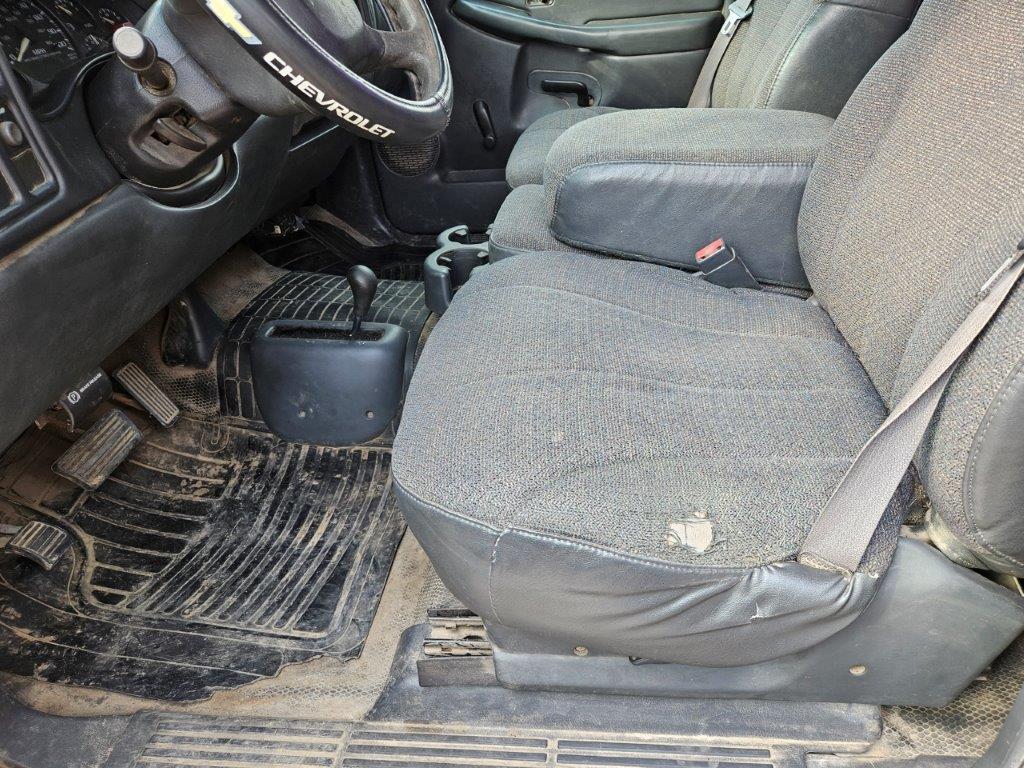 2002 Chevy 2500HD Regular Cab 4X4 Pickup
