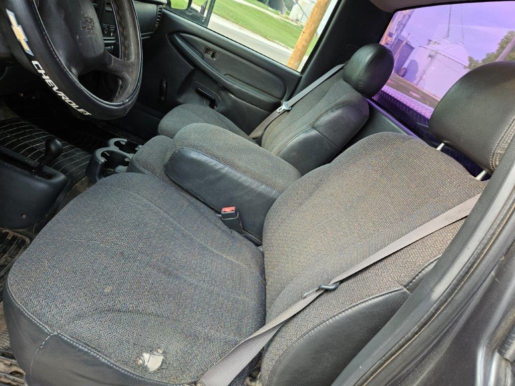 2002 Chevy 2500HD Regular Cab 4X4 Pickup