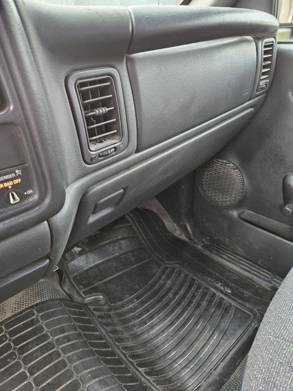 2002 Chevy 2500HD Regular Cab 4X4 Pickup